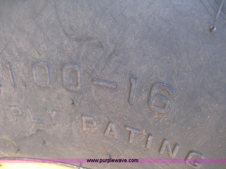 image for item H4341 1990 John Deere 4255 tractor