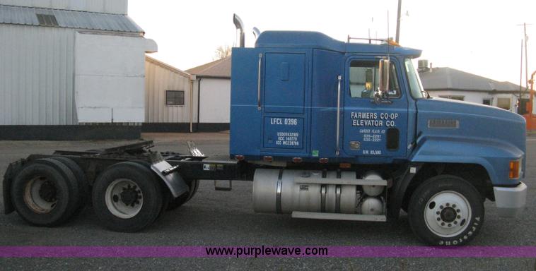 image for item H4376 1993 Mack CH613 Elite semi truck