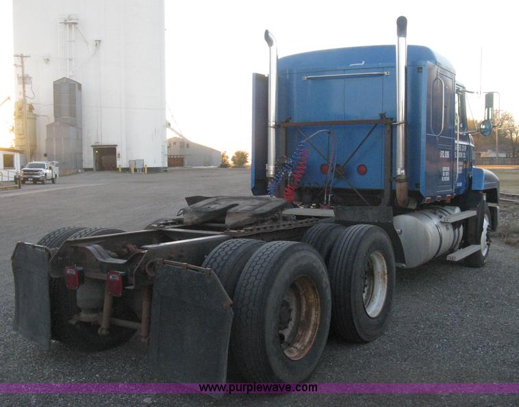 image for item H4376 1993 Mack CH613 Elite semi truck