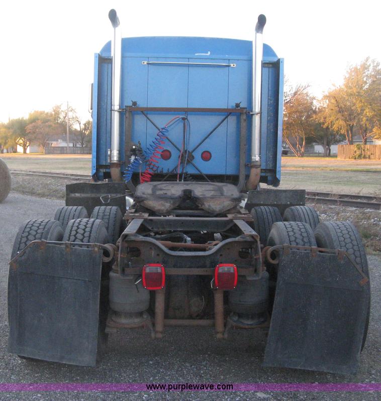 image for item H4376 1993 Mack CH613 Elite semi truck