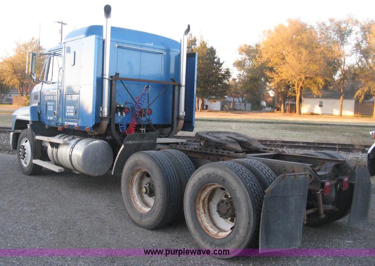 image for item H4376 1993 Mack CH613 Elite semi truck