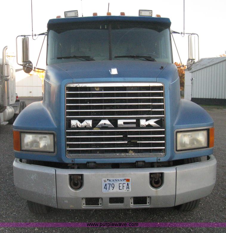 image for item H4376 1993 Mack CH613 Elite semi truck