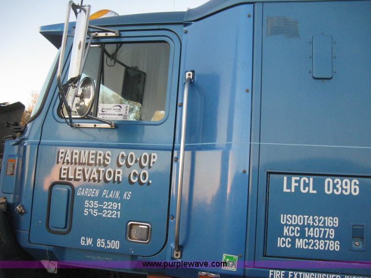 image for item H4376 1993 Mack CH613 Elite semi truck