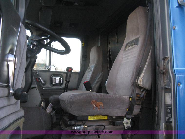 image for item H4376 1993 Mack CH613 Elite semi truck