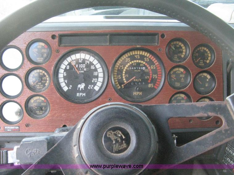 image for item H4376 1993 Mack CH613 Elite semi truck