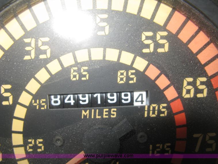 image for item H4376 1993 Mack CH613 Elite semi truck