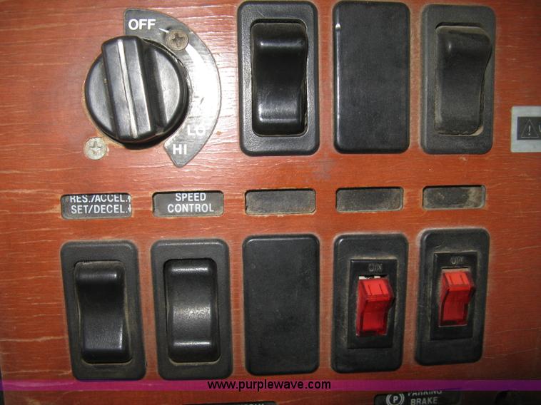 image for item H4376 1993 Mack CH613 Elite semi truck