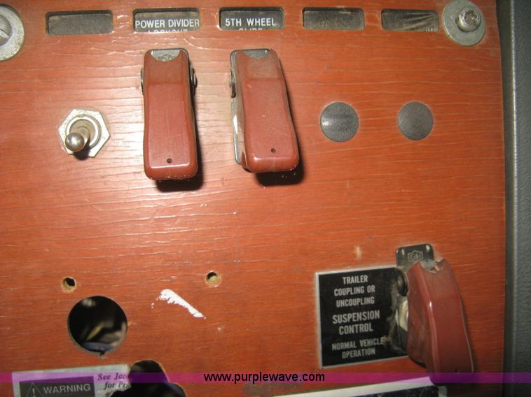 image for item H4376 1993 Mack CH613 Elite semi truck