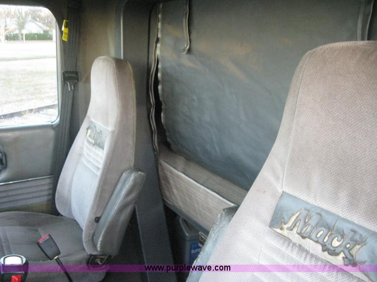 image for item H4376 1993 Mack CH613 Elite semi truck