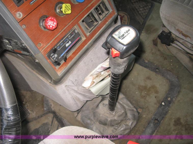 image for item H4376 1993 Mack CH613 Elite semi truck