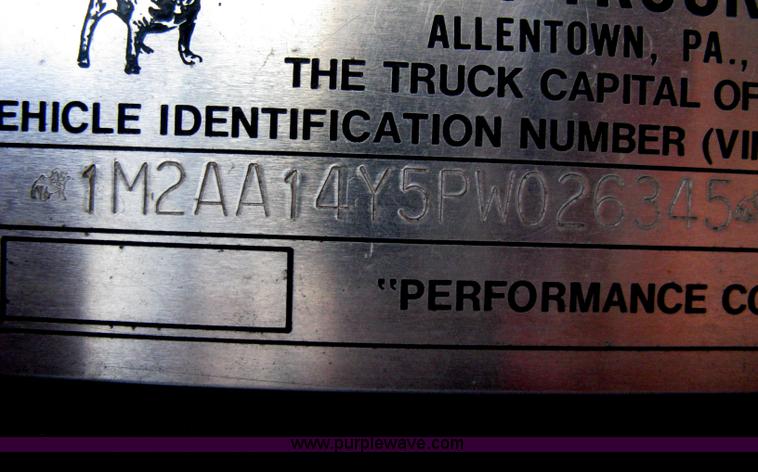 image for item H4376 1993 Mack CH613 Elite semi truck