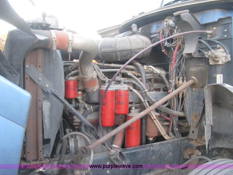 image for item H4376 1993 Mack CH613 Elite semi truck