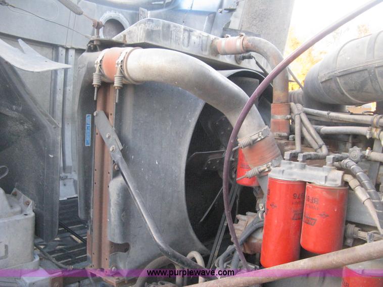 image for item H4376 1993 Mack CH613 Elite semi truck