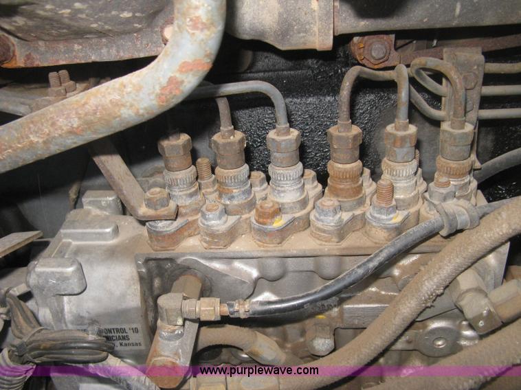 image for item H4376 1993 Mack CH613 Elite semi truck