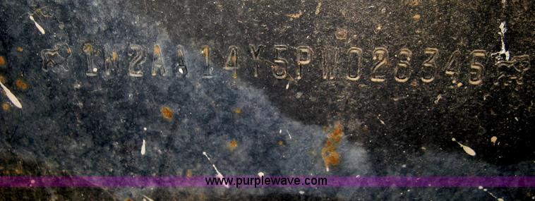 image for item H4376 1993 Mack CH613 Elite semi truck