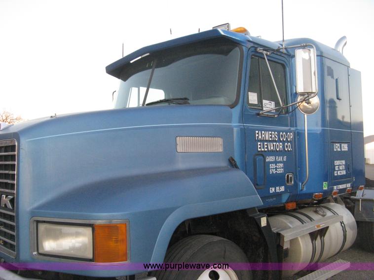 image for item H4376 1993 Mack CH613 Elite semi truck