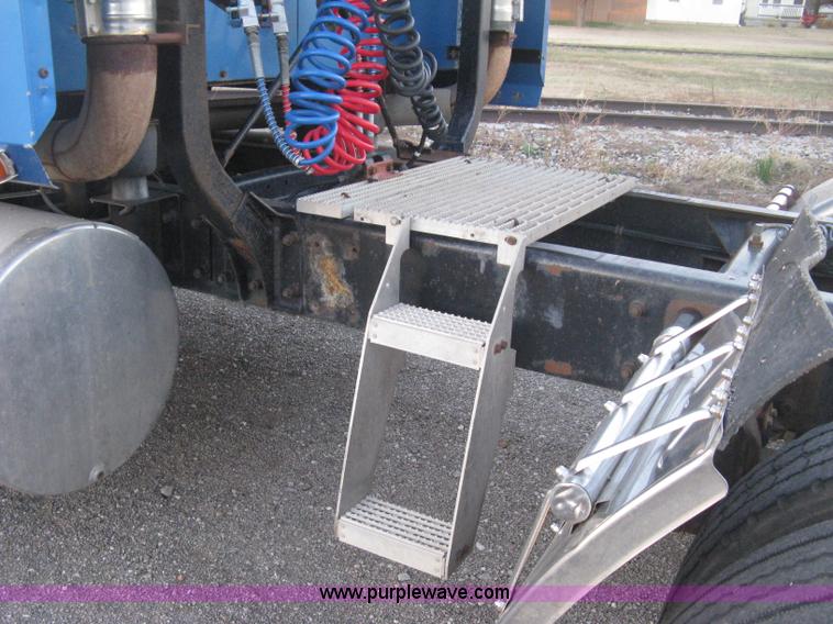 image for item H4376 1993 Mack CH613 Elite semi truck