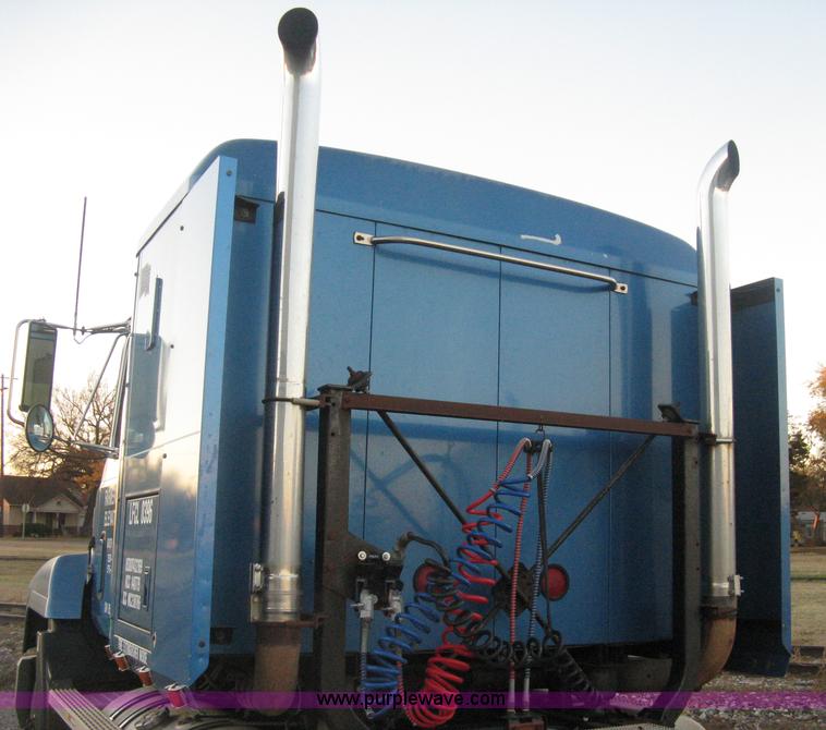 image for item H4376 1993 Mack CH613 Elite semi truck