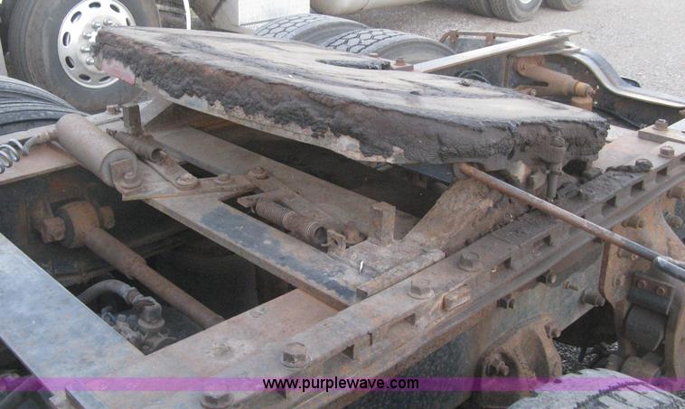 image for item H4376 1993 Mack CH613 Elite semi truck