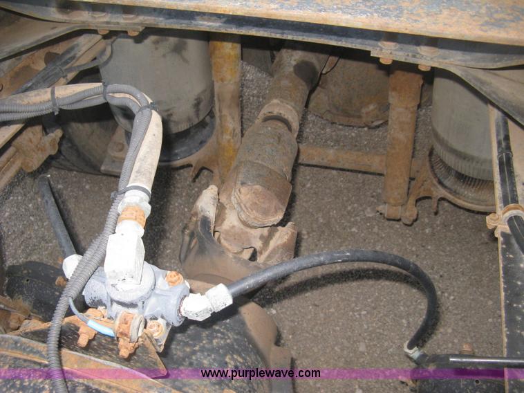 image for item H4376 1993 Mack CH613 Elite semi truck