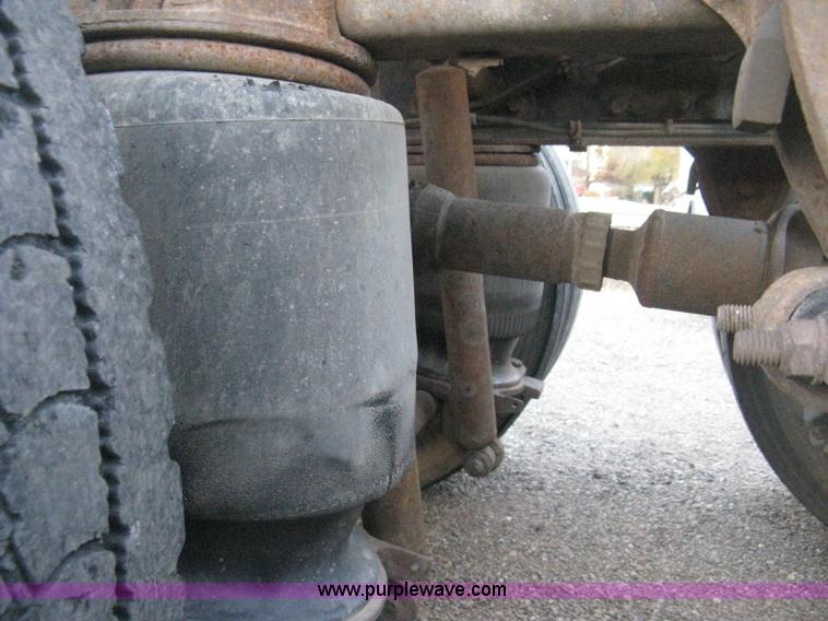 image for item H4376 1993 Mack CH613 Elite semi truck