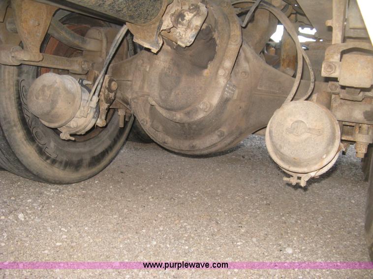 image for item H4376 1993 Mack CH613 Elite semi truck