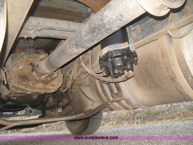 image for item H4376 1993 Mack CH613 Elite semi truck