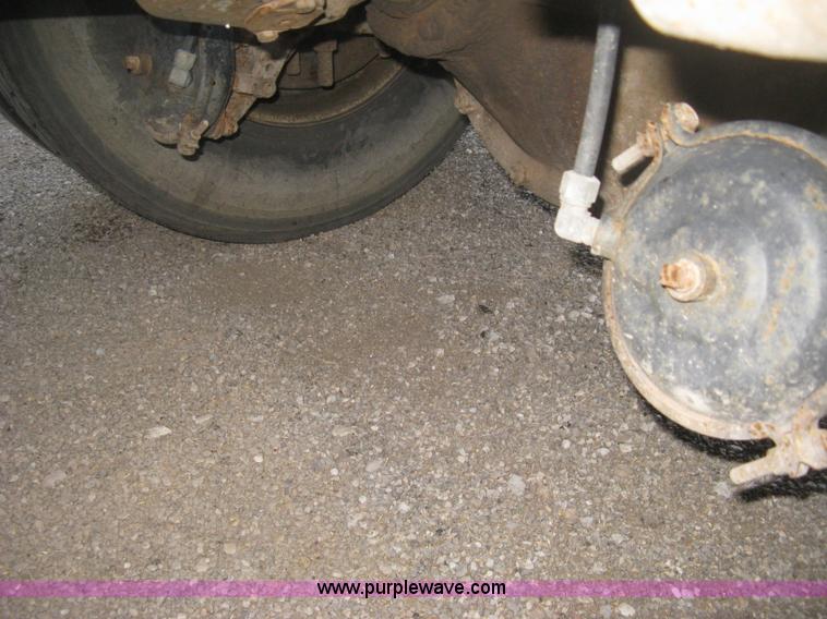 image for item H4376 1993 Mack CH613 Elite semi truck