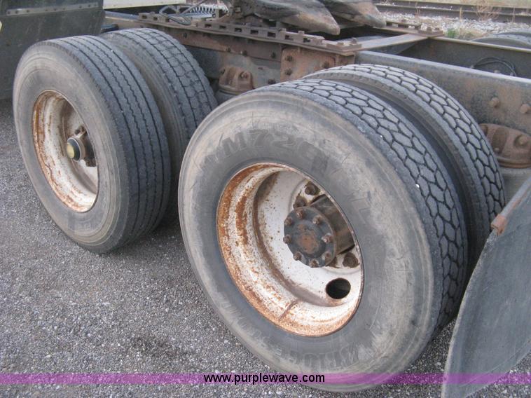 image for item H4376 1993 Mack CH613 Elite semi truck