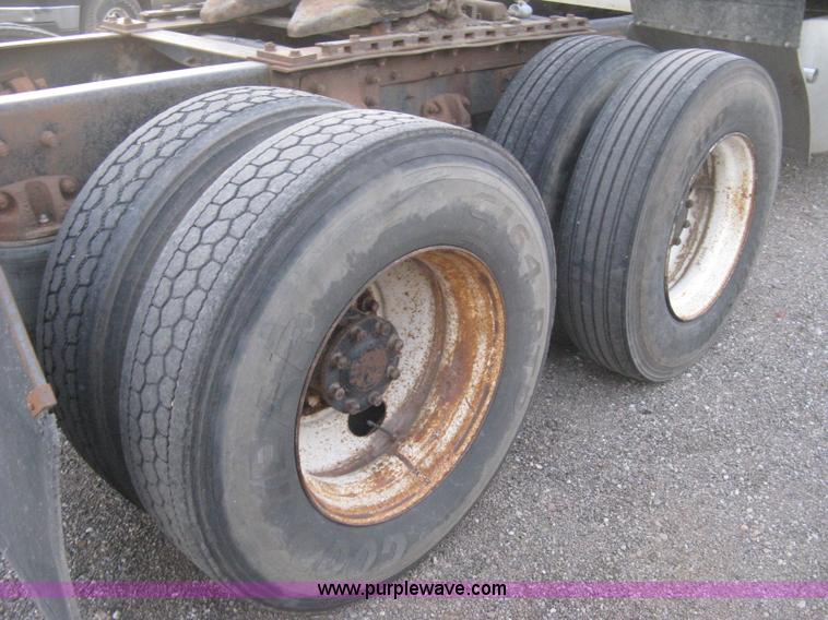 image for item H4376 1993 Mack CH613 Elite semi truck