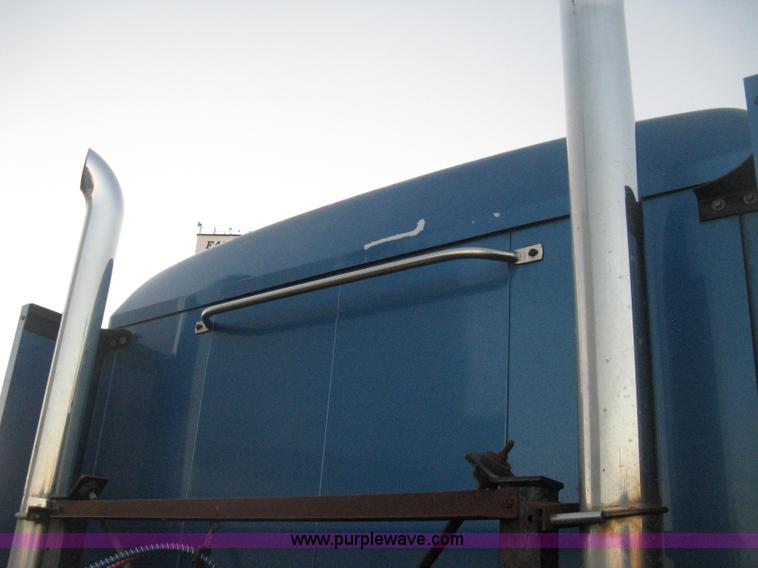 image for item H4376 1993 Mack CH613 Elite semi truck