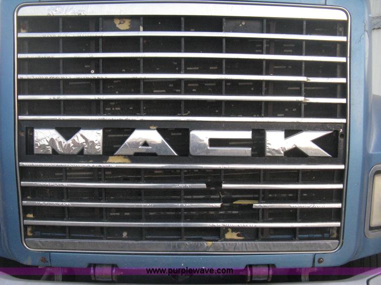 image for item H4376 1993 Mack CH613 Elite semi truck