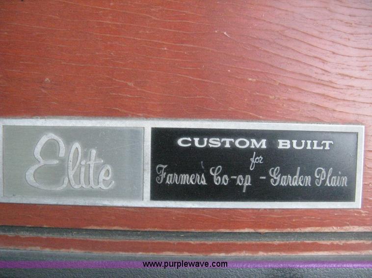 image for item H4376 1993 Mack CH613 Elite semi truck