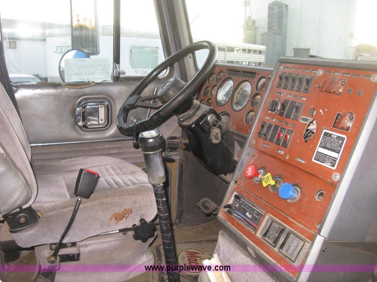 image for item H4376 1993 Mack CH613 Elite semi truck