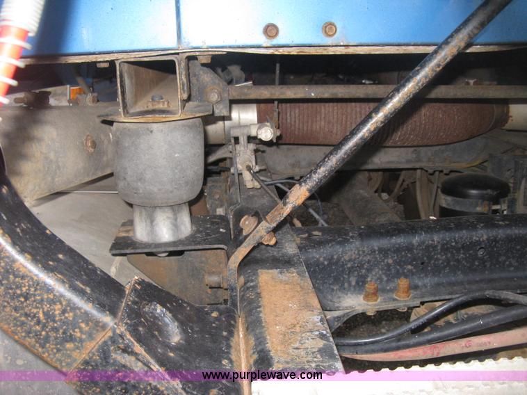 image for item H4376 1993 Mack CH613 Elite semi truck