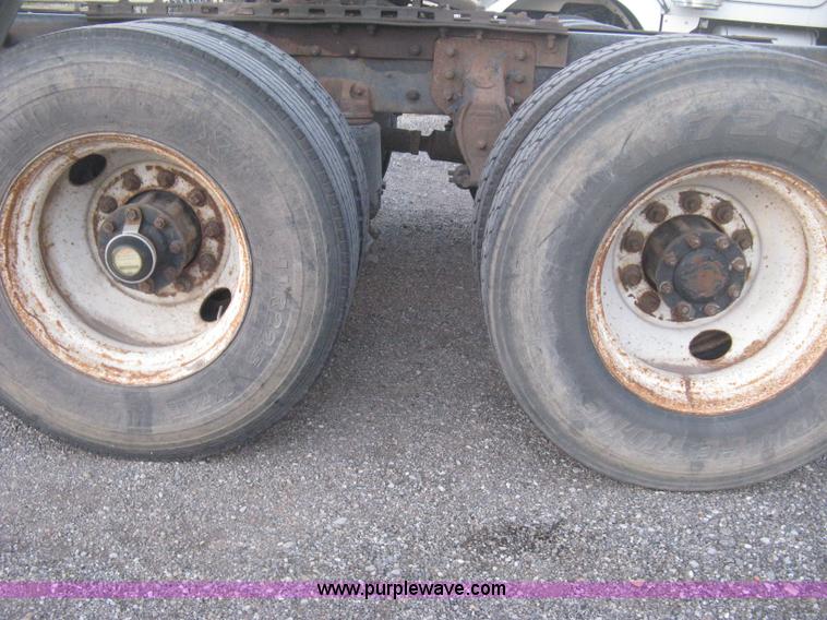 image for item H4376 1993 Mack CH613 Elite semi truck