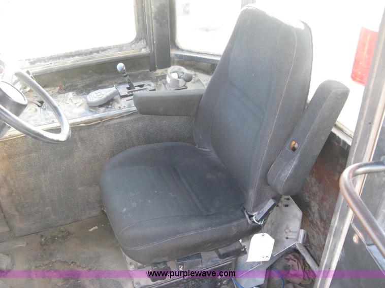 image for item H4378 1991 Mertz 4250 dry spreader truck