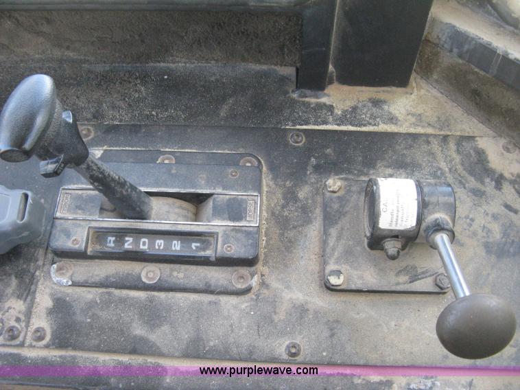 image for item H4378 1991 Mertz 4250 dry spreader truck