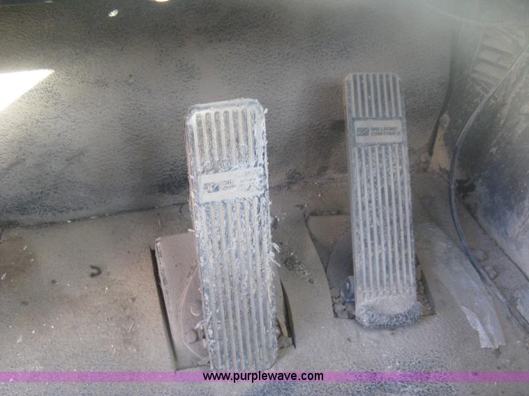 image for item H4378 1991 Mertz 4250 dry spreader truck