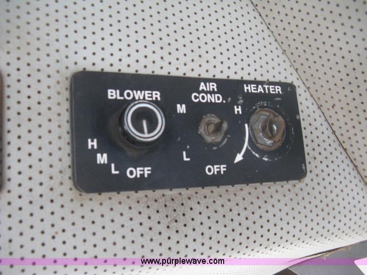 image for item H4378 1991 Mertz 4250 dry spreader truck