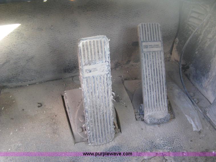 image for item H4378 1991 Mertz 4250 dry spreader truck