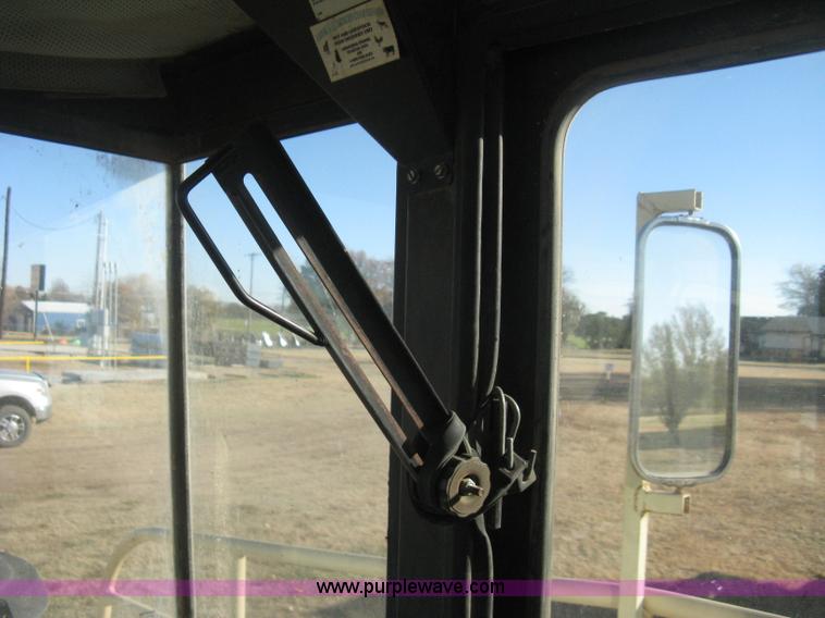 image for item H4378 1991 Mertz 4250 dry spreader truck