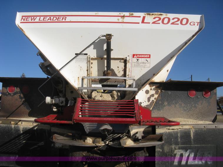 image for item H4378 1991 Mertz 4250 dry spreader truck