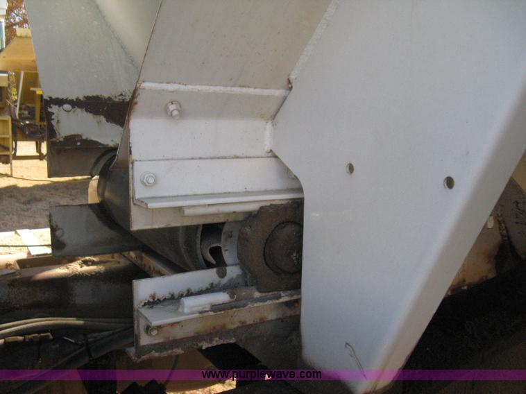 image for item H4378 1991 Mertz 4250 dry spreader truck