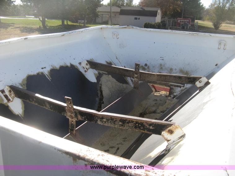 image for item H4378 1991 Mertz 4250 dry spreader truck