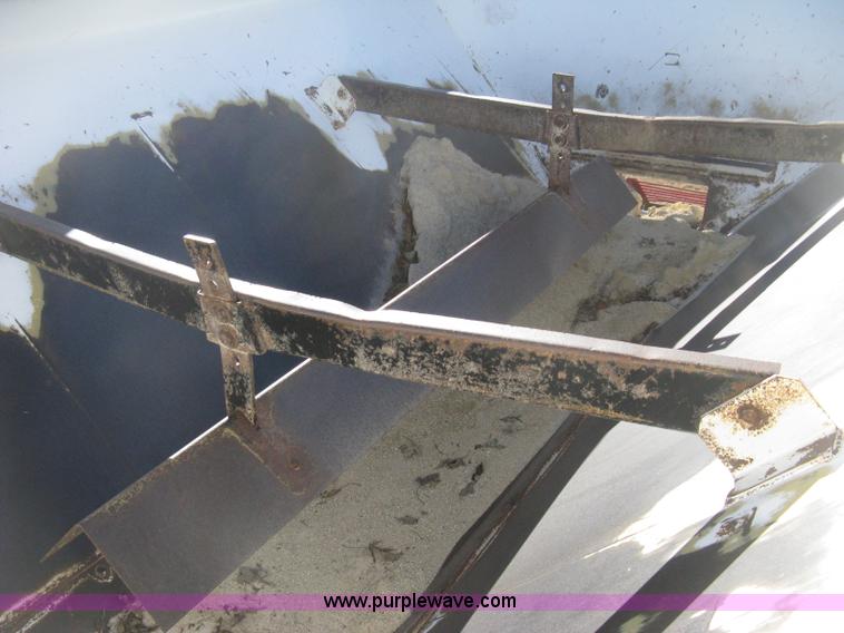 image for item H4378 1991 Mertz 4250 dry spreader truck