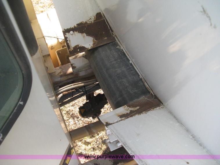 image for item H4378 1991 Mertz 4250 dry spreader truck