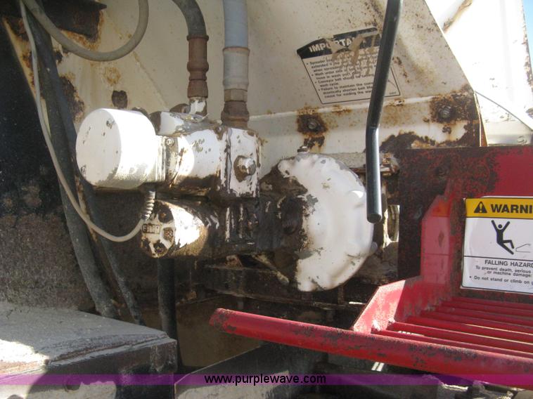 image for item H4378 1991 Mertz 4250 dry spreader truck