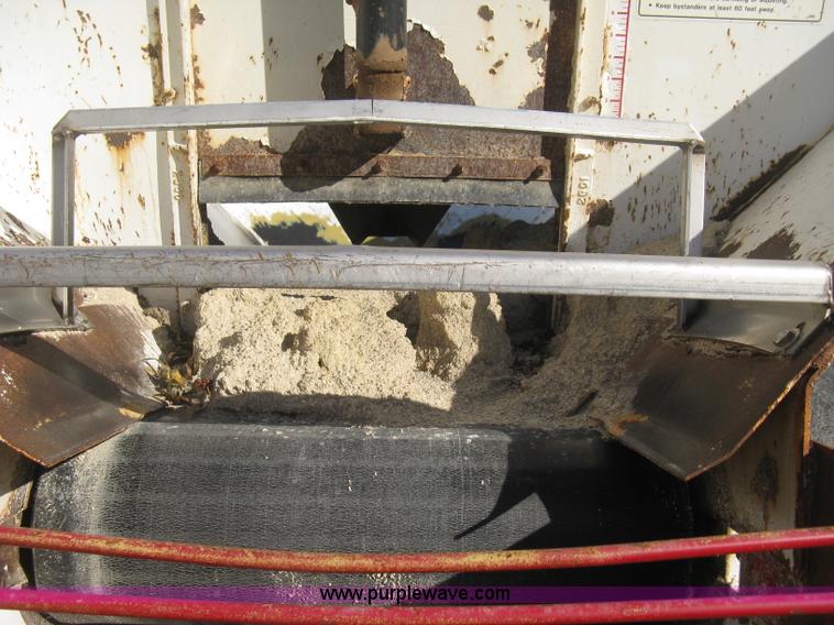 image for item H4378 1991 Mertz 4250 dry spreader truck