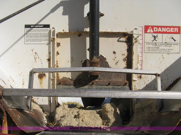 image for item H4378 1991 Mertz 4250 dry spreader truck